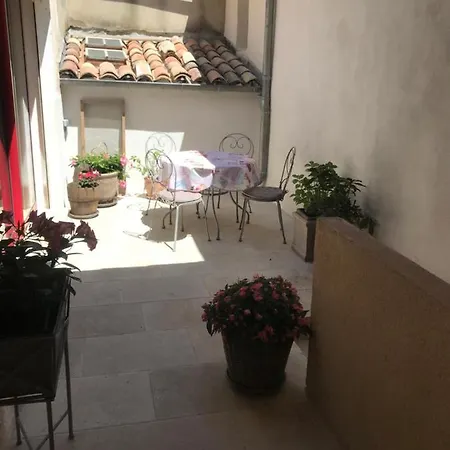 La Charmeuse Apartment *