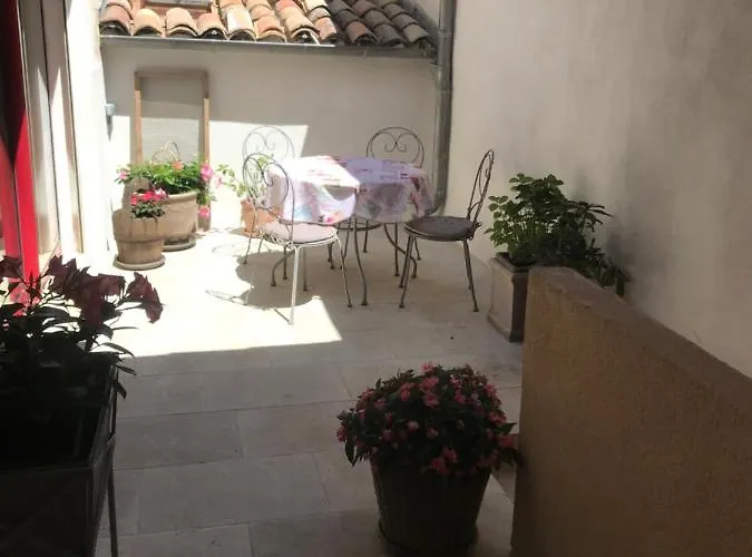 La Charmeuse Apartment *