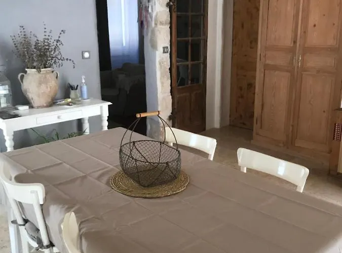 La Charmeuse Apartment *